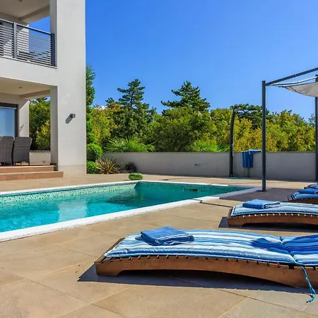 Legara Villa *