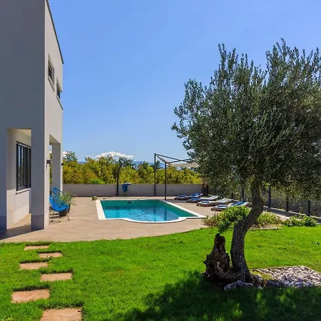 Villa Legara *